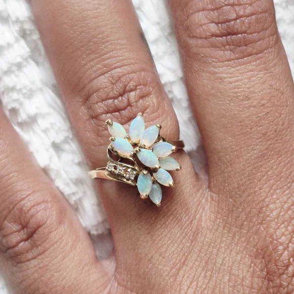 Vintage 14k Yellow Gold Opal & Diamond Floral Cluster Ring